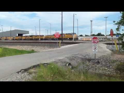 UP 2687 New GEVO Tier 4 Meet UP 7174 Houston Tx