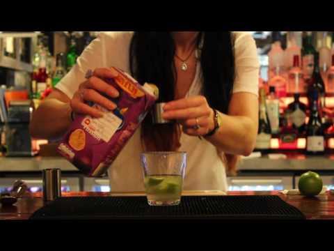 Cañas y Tapas – como fazer uma Caiprihana de Maracujá