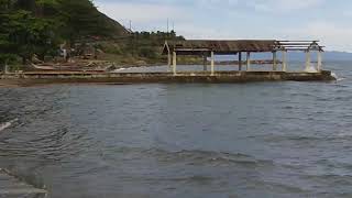 Nakadaong malaki barko