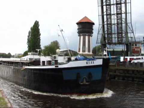 Vorbeifahrt Binnenschiff Grefo III zu Berg; Urania zu Tal ; Wilka zu Tal; Pontiac zu Berg;