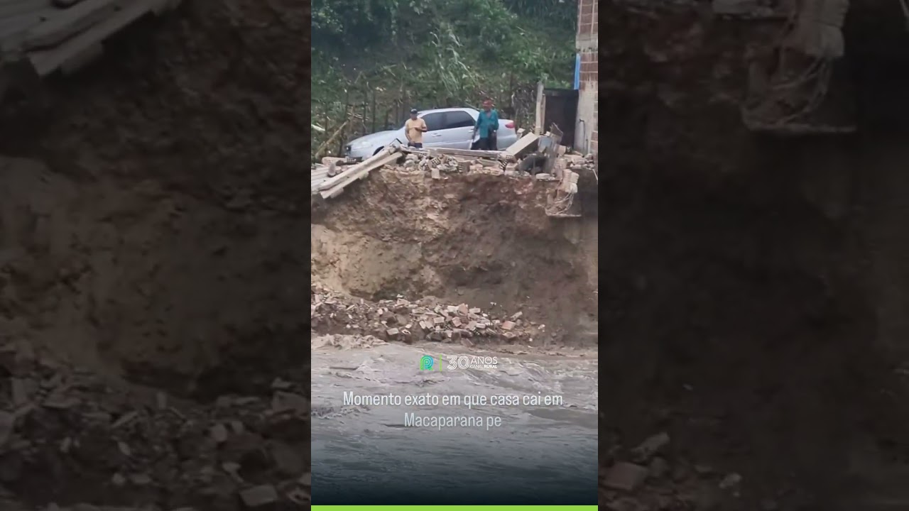 Uma casa desabou às margens de um rio em Macaparana, na Zona da Mata Norte de Pernambuco