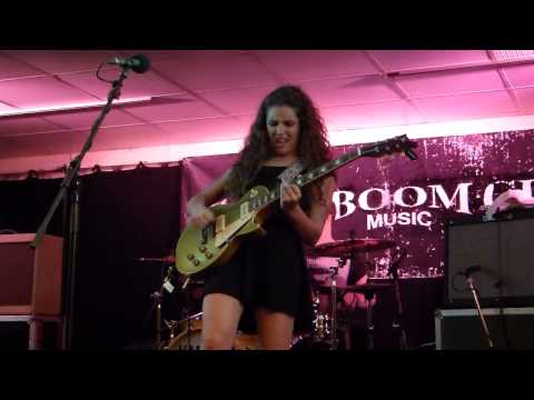 GIRLS WITH GUITARS 2015 Walkin' Blues - Boom Boom Club 25-04-2015