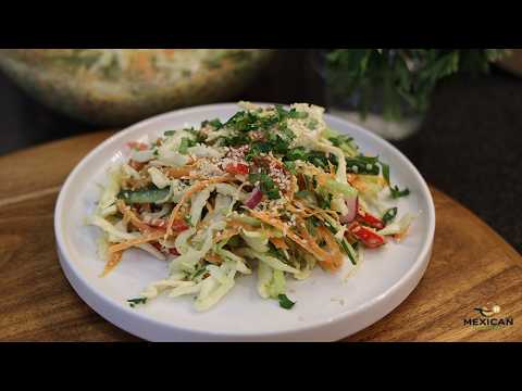 ENSALADA DE COL CRUJIENTE CON ADEREZO CREMOSO DE YOGURT Y LIMON