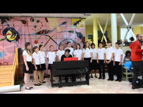 A Magyar Állami Operaház gyernekkarának tagjai énekeltek a Tűzoltó utcai Gyermekklinikán