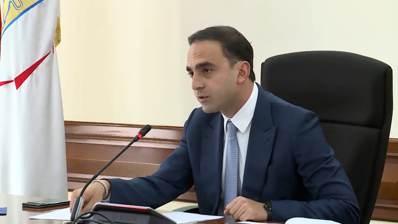 Ամսից ավել ա՝ Աճառյան փողոցում փորած խրամուղիները մնացել են, ինչու՞. Ավինյան