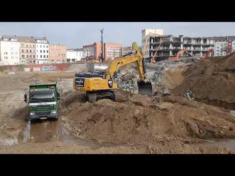 Bagger CAT 352 lädt LKW 4K Video