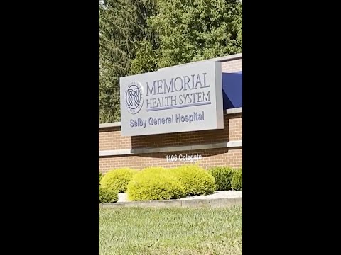 Woman sues hospital after surgeons amputate wrong leg