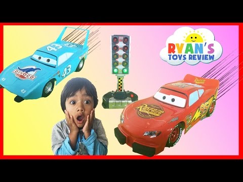 Disney Cars Toys Lightning McQueen and The King Launcher Play Set