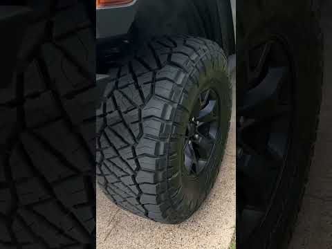NITTO Ridge Grappler 35x12.5r17 Hybrid MT AT Tires on Morphic 17x8.5 Wheels by Quadratec JEEP JL