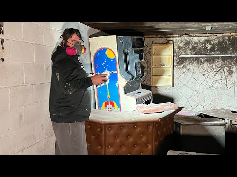 Abandoned House Full Of Vintage Arcade Machines! & Hawk attacking and eating a snake!
