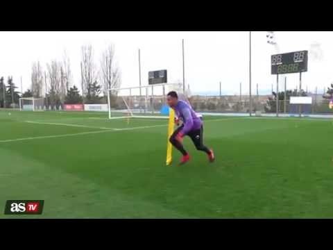 Por esto Keylor es el número 1. Diario As, España.