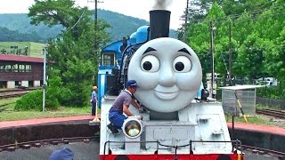 preview picture of video '目が動いた！「きかんしゃトーマス」ターンテーブル,大井川鉄道,Thomas and Friends'