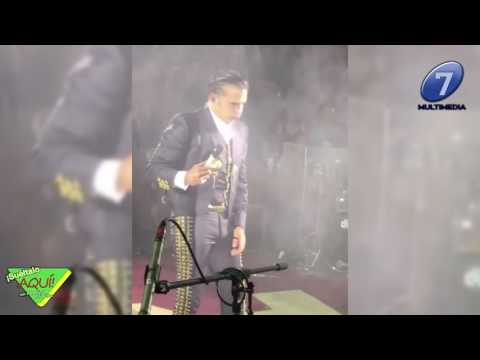 Alejandro Fernández casi se vomita en pleno Show en Puebla / Suéltalo Aquí con Angélica Palacios