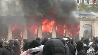Incendian oficina de turismo durante protestas por el coste de la vida en Lyon