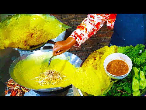 Big Crispy Pancake For Breakfast - $1 For A Pancake - Boeng Tompon Market, Phnom Penh City