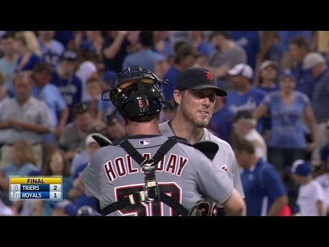 DET@KC: Nathan retires Aoki to earn his 19th save