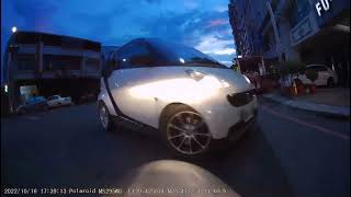 你是否曾幾何時想撞~開我們素質低劣的二輪（檢舉成功）