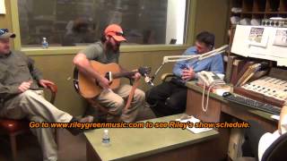 Riley Green singing his original song &quot;Almost&quot;