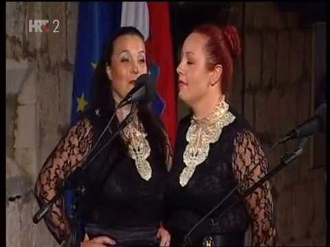 Klapa Štorija - FDK OMIŠ 2015 - Divojka je zelen bor gojila