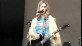 Heather Nova singing &#39;Light Years- www.musiciansclub.co.uk