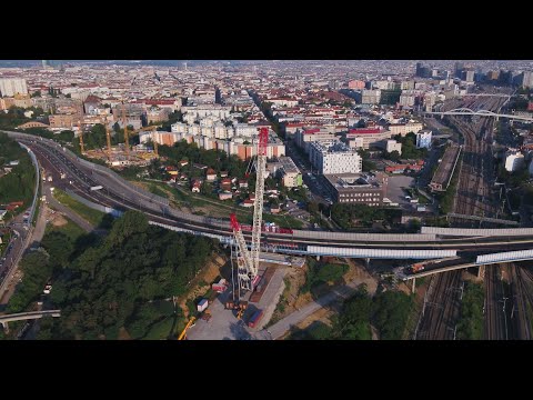 Mammoet removes Austrian city-centre bridge