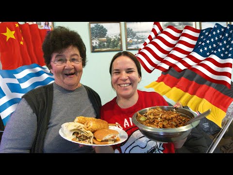 Baba sa Sela Probava Hranu sa Svih Strana Sveta!!