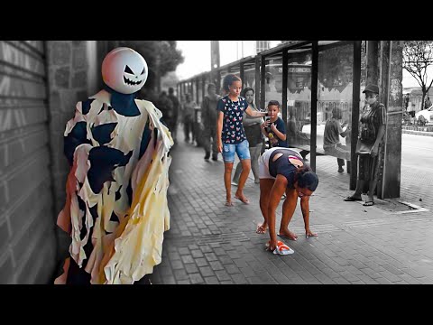 PEGADINHA HALLOWEEN - ASSUSTANDO PESSOAS - Halloween Prank