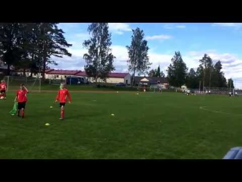 Alkulämmittelyjä Soinin urheilukentällä.