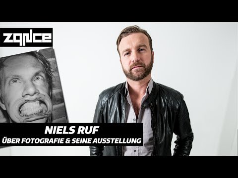 Niels Ruf über Fotografie & seine Serie "Bitte recht freundlich" (zqnce)