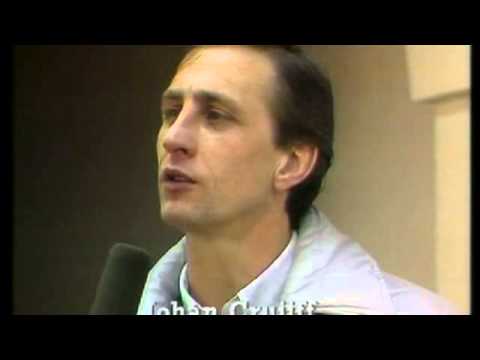 Johan Cruijff scoort strafschop na n tweetje 1982)