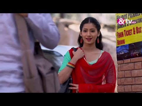 LF0267 : Cute Girl Pickpockets Man's Keys | Nishi Singh