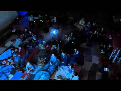 Bei der Messdienerübernachtung in der Kirche