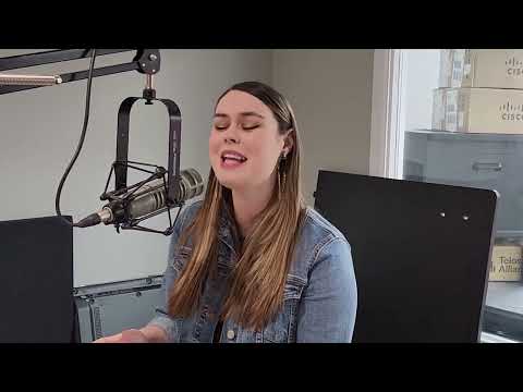 Kaitlyn Kohler takes a visit to the KLLL New Music Lounge to sing "Remember You" - Vimarsana News