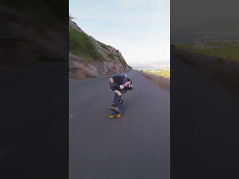 Longboarder VS Cyclist #speed #skateboarding #skateboard #downhill #downhill #insane #longboard