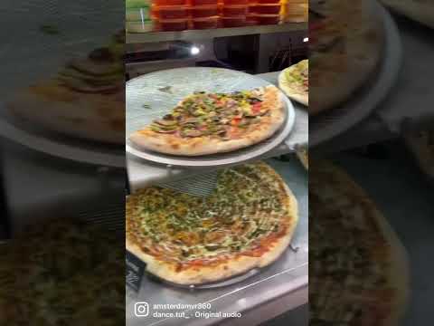 Pizza em Amsterdã? Obviamente não é minha primeira escolha quando estou em #amsterdam #newyorkpizza #fyp #360video