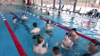 preview picture of video 'Zimski športni dan 2015 - plavanje v Pristanu'