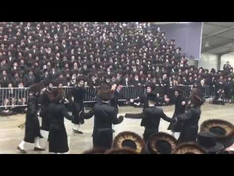 Bobov Rebbe dancing with his children Nov 2018