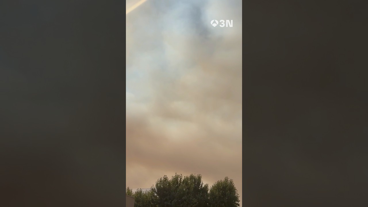 🔥👀 El humo de los incendios cubre el cielo de Madrid #Antena3Noticias #News