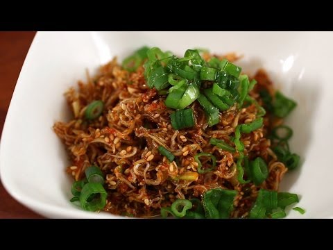 鯷魚乾(Myeolchi-muchim: 멸치무地區) (Seasoned Dried Anchovies (Myeolchi-muchim: 멸치무침))