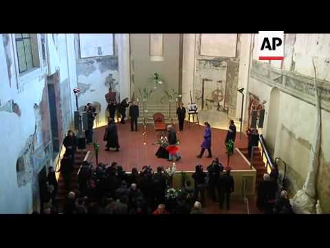 Vaclav Havel lies in state, book of condolences opened