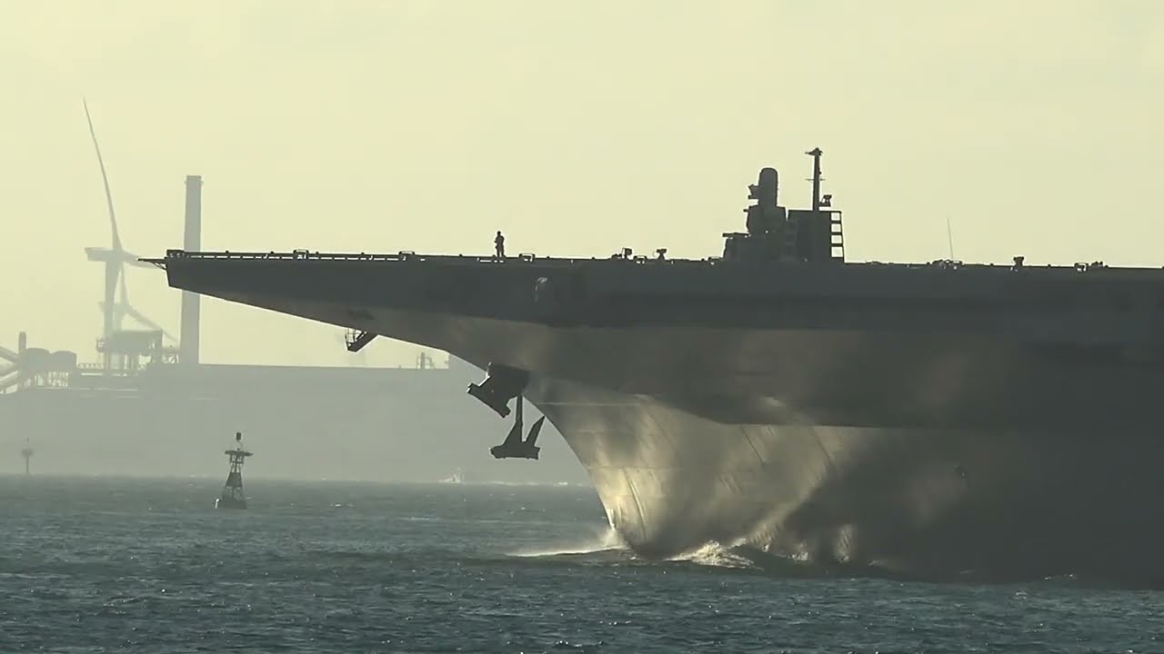 【強風通峡】空母型護衛艦 かが「加賀」関門海峡西航　Japan Maritime Self-Defense Force　DDH-184　" Kaga "
