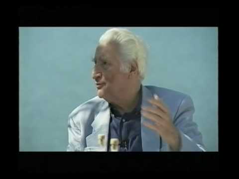 bakolas sygrafeas megali plateia.AVI