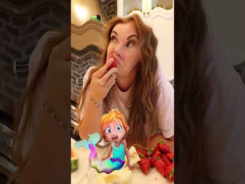 JENNY becomes a MERMAiD!! mermom delivers mermaid treats to the hungry mermaid birthday girl!! 🧜‍♀️