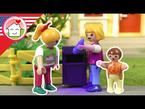 Playmobil English The Mysterious Letterbox at the Yellow Villa - The Hauser Family
