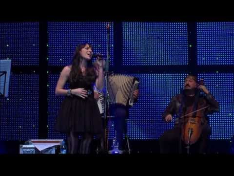 Ewa Farna + Čechomor - Dej Pan Bóg - Národní Divadlo 2010