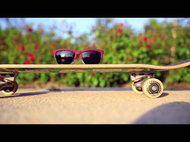 Vídeo relacionado con Goodbye, Rita. - Gafas de Sol para Hombre y Mujer - Colección Harlem - Modelo Beige - Gafas Con Visera Lateral - Fabricadas en Policarbonato - Lentes de Policarbonato - Color Beige - 145x55 mm