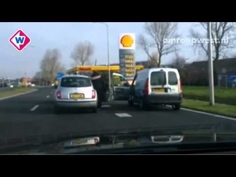 Vier vechtende vrouwen in Katwijk