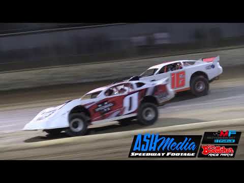 Super Sedans: Bergmeier and Roberts Battle - Moama Speedway