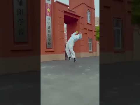 身怀绝技的大白翻跟斗，他们在享受疫情，衣食无忧，还有工资拿，上班林黛玉，下班方世玉，要问我是谁，核酸白无常。1山東臨沂3江苏省盐城市阜宁县雏阳学校5重慶奧陶紀