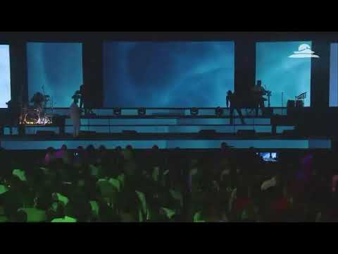 Worship Medley... Afy Douglas and the A-Crew